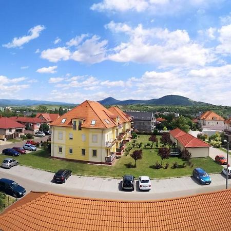 Orsika Hilltop Apartman Eger Zewnętrze zdjęcie